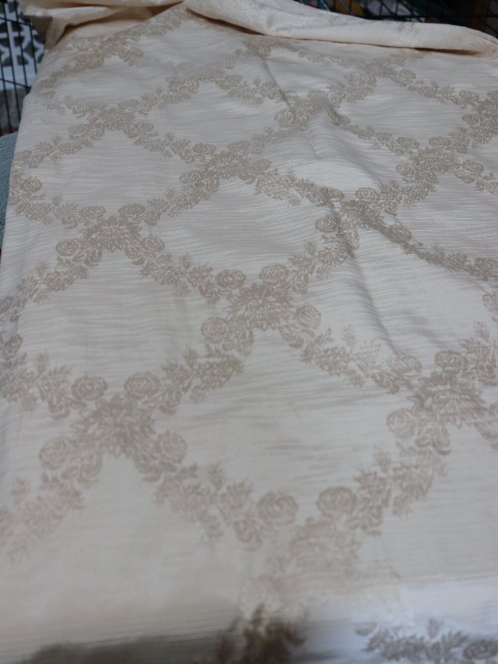 Kohls cream patterned 114x116 tablecloth.